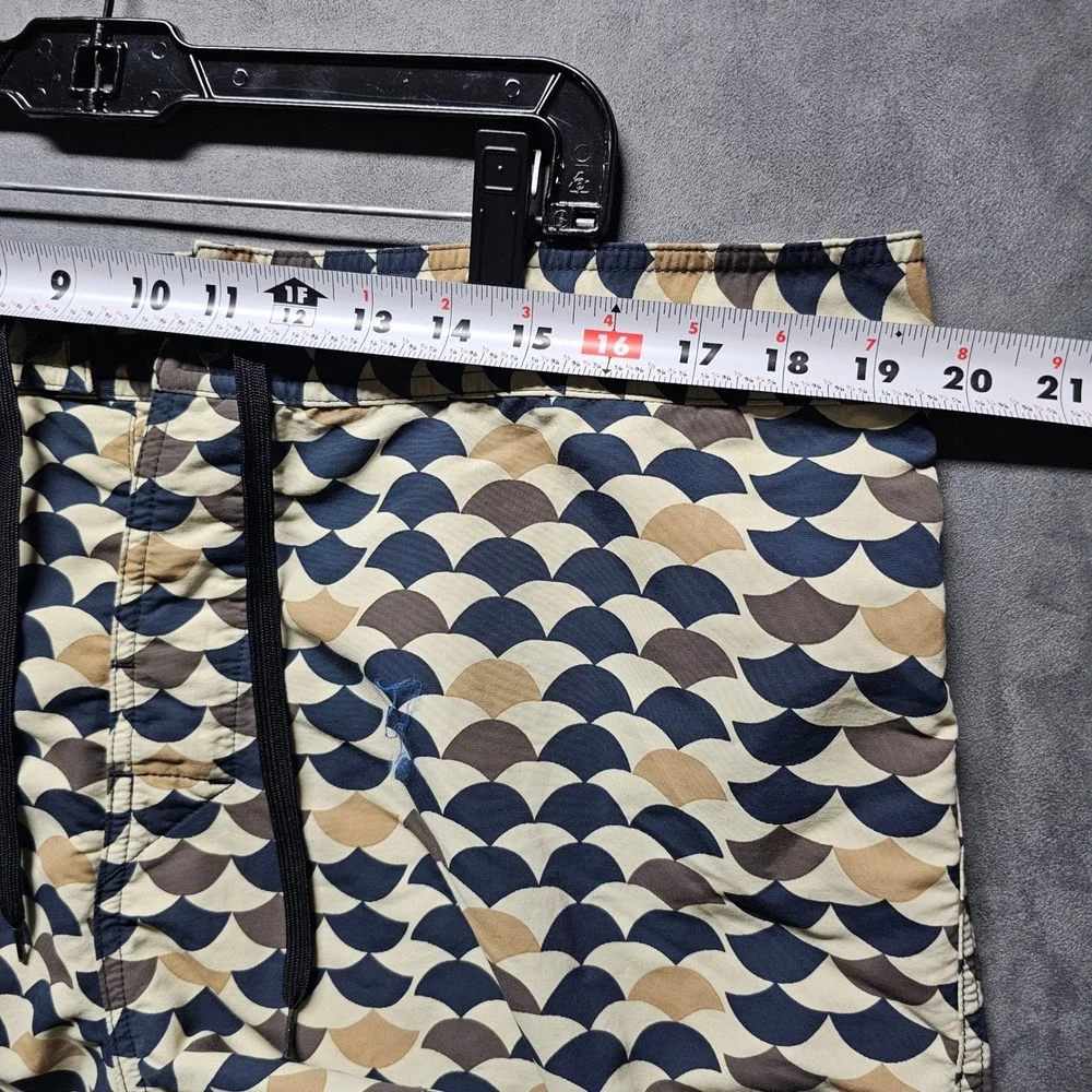 Patagonia Mens 38 Scallop Print Board Shorts Navy Tan Geometric Wavefarer Trunks